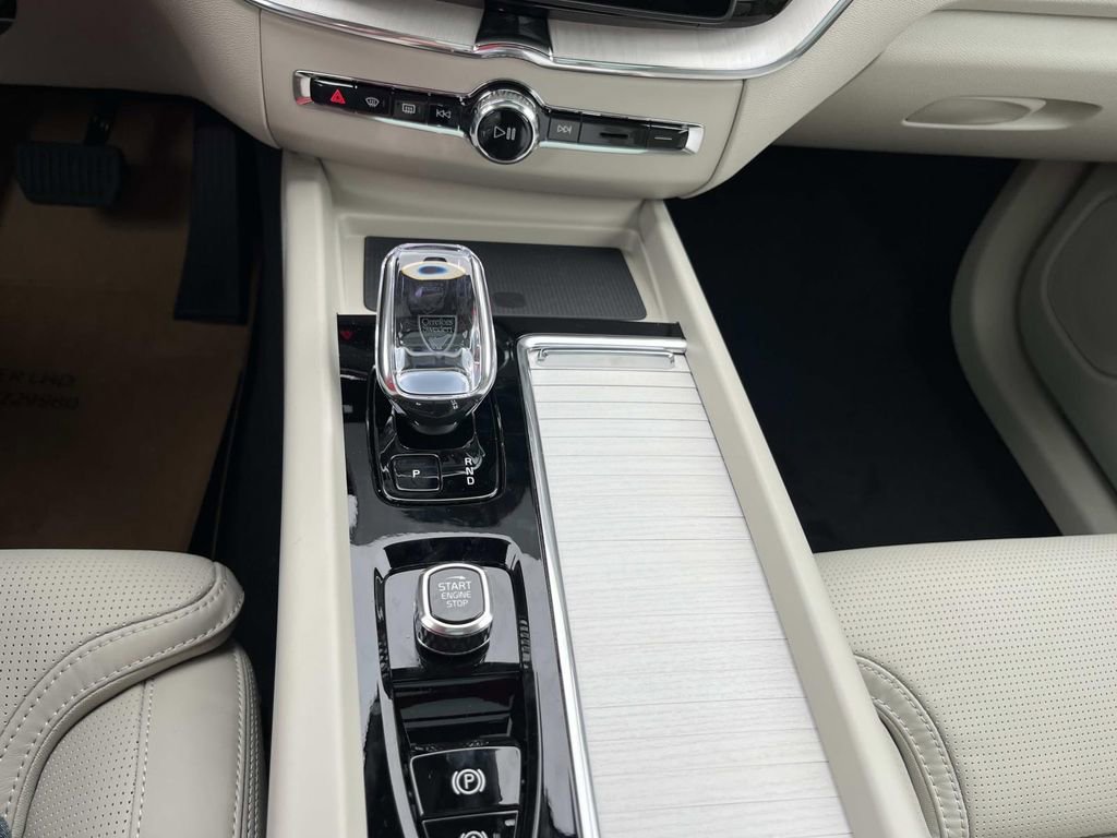 New 2026 Volvo XC60 B5 Ultra w/ Climate Package image 32