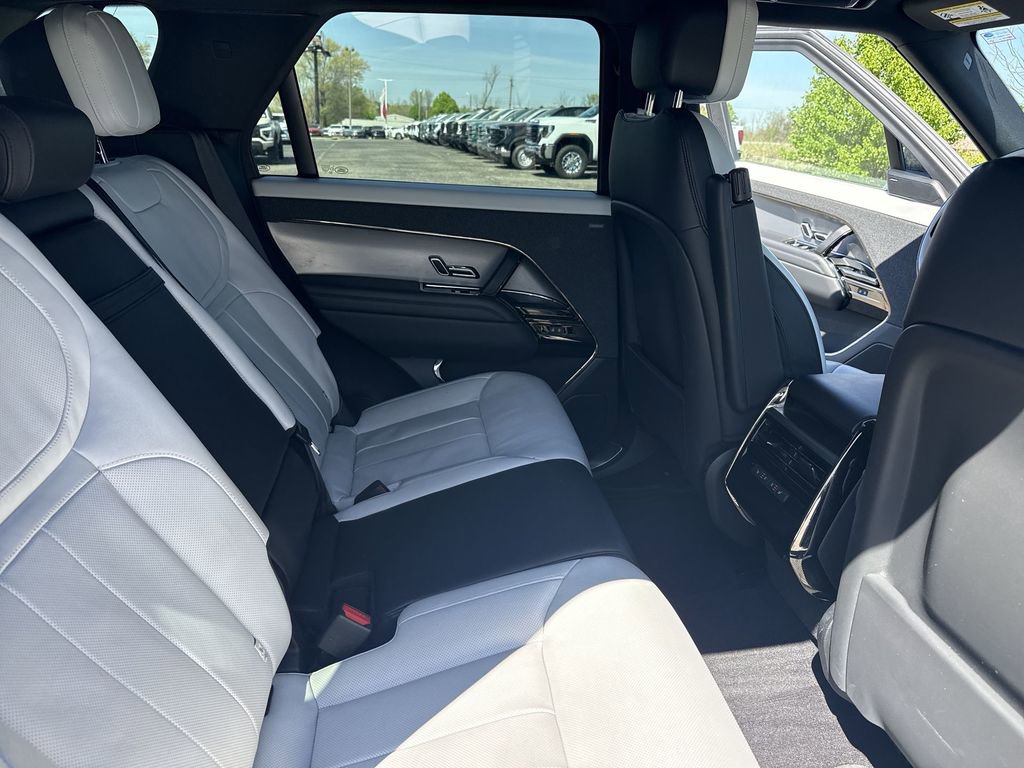 Used 2025 Land Rover Range Rover Sport Dynamic SE image 34