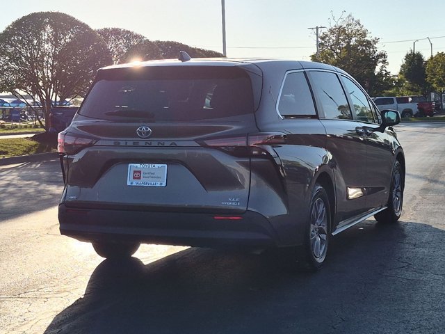Certified 2021 Toyota Sienna XLE AWD/4WD image 6