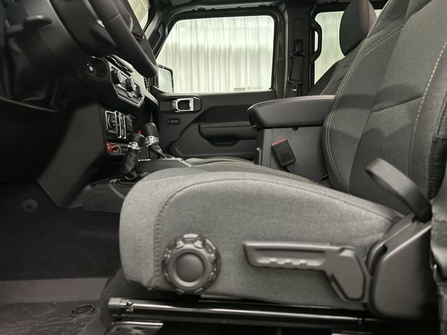 New 2026 Jeep Gladiator Sport AWD/4WD image 16