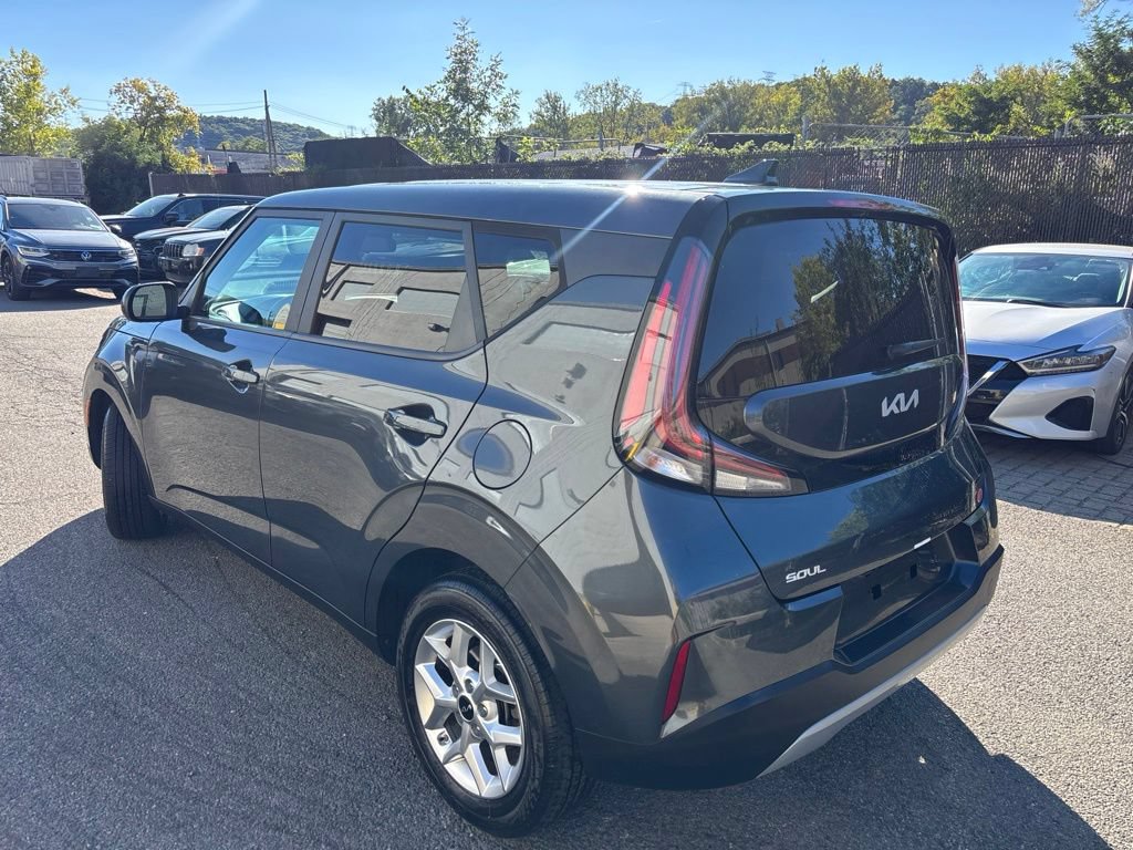Used 2024 Kia Soul LX w/ Option Group 015 FWD image 4