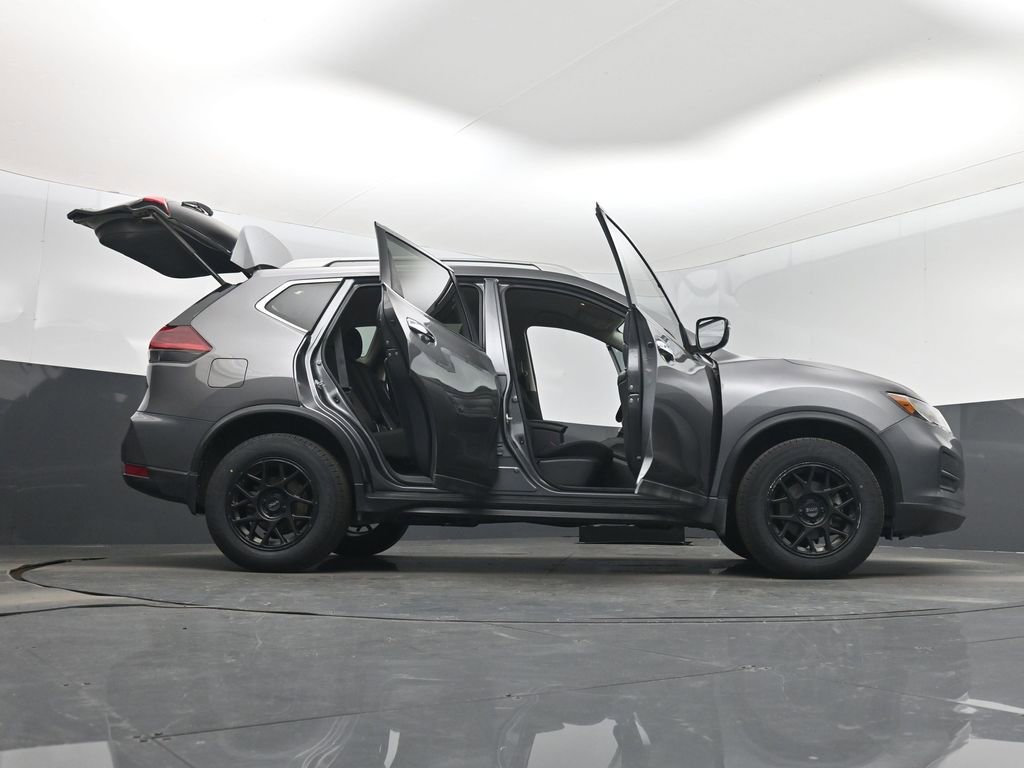 Used 2018 Nissan Rogue SV image 7