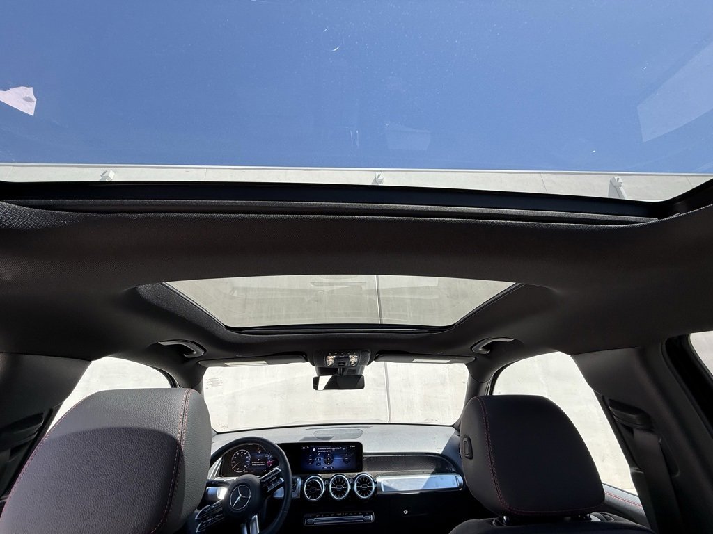 Used 2024 Mercedes-Benz GLB 250 4MATIC image 7