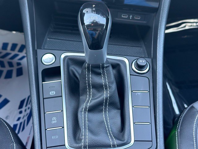 Used 2025 Volkswagen Jetta SE FWD image 22