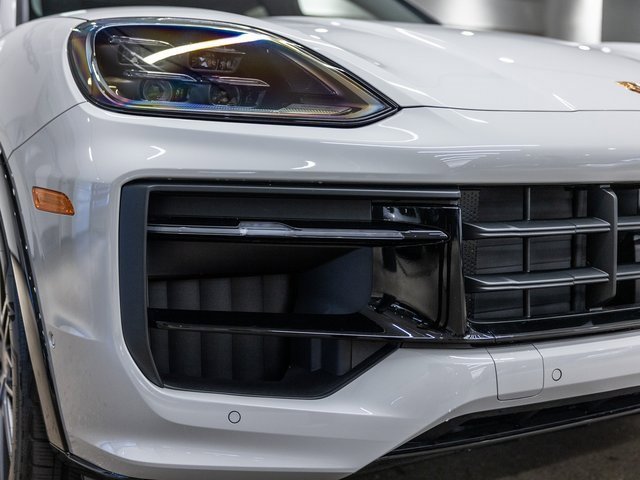 New 2026 Porsche Cayenne GTS image 8
