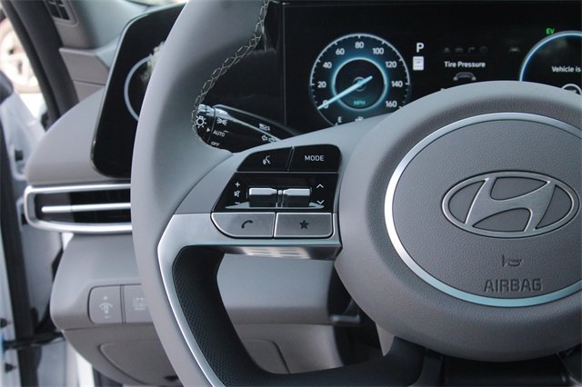 Certified 2025 Hyundai Elantra SEL image 16