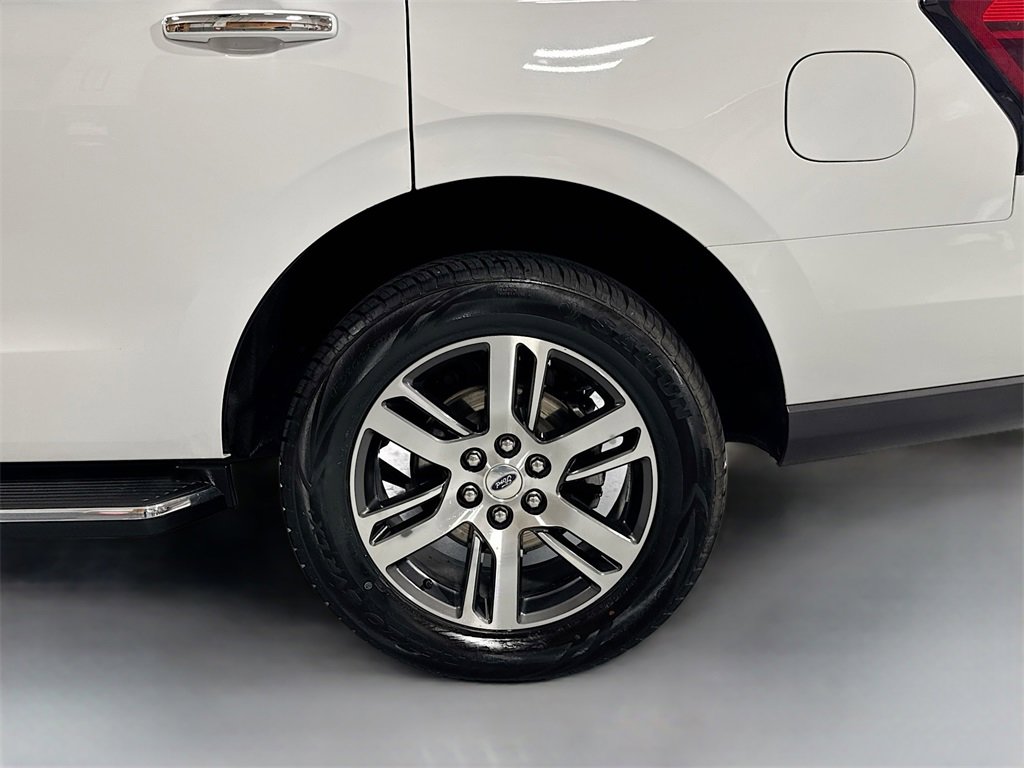 Used 2023 Ford Expedition Limited image 12