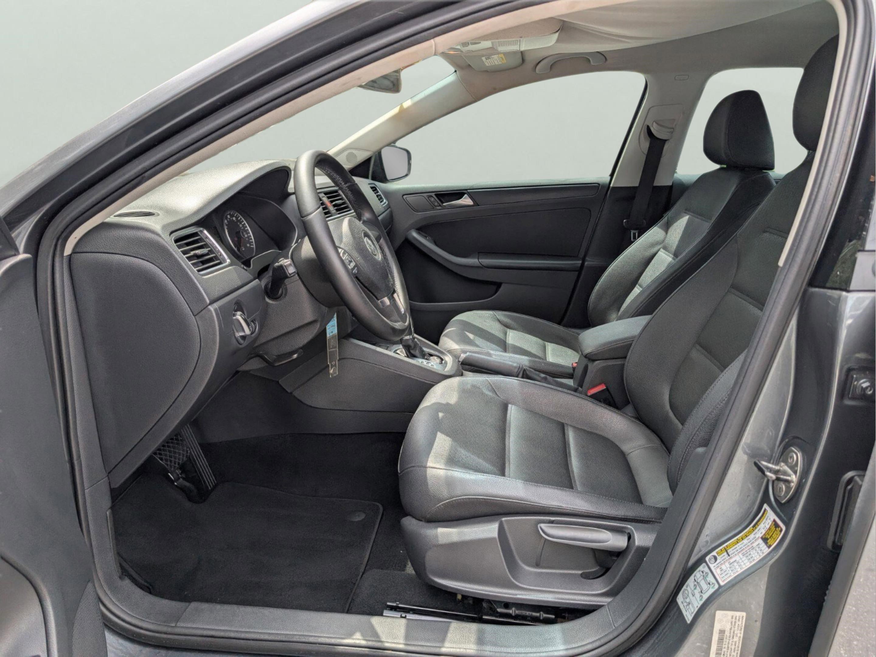 Used 2012 Volkswagen Jetta SE FWD image 29