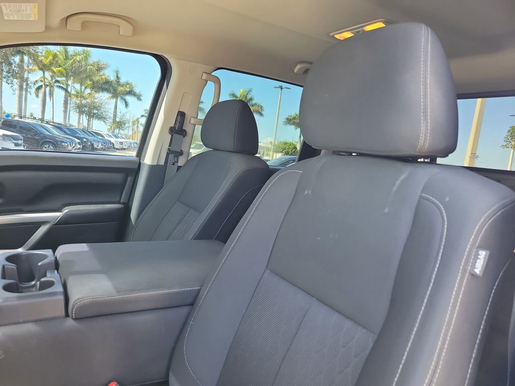 Used 2019 Nissan Titan SV image 21