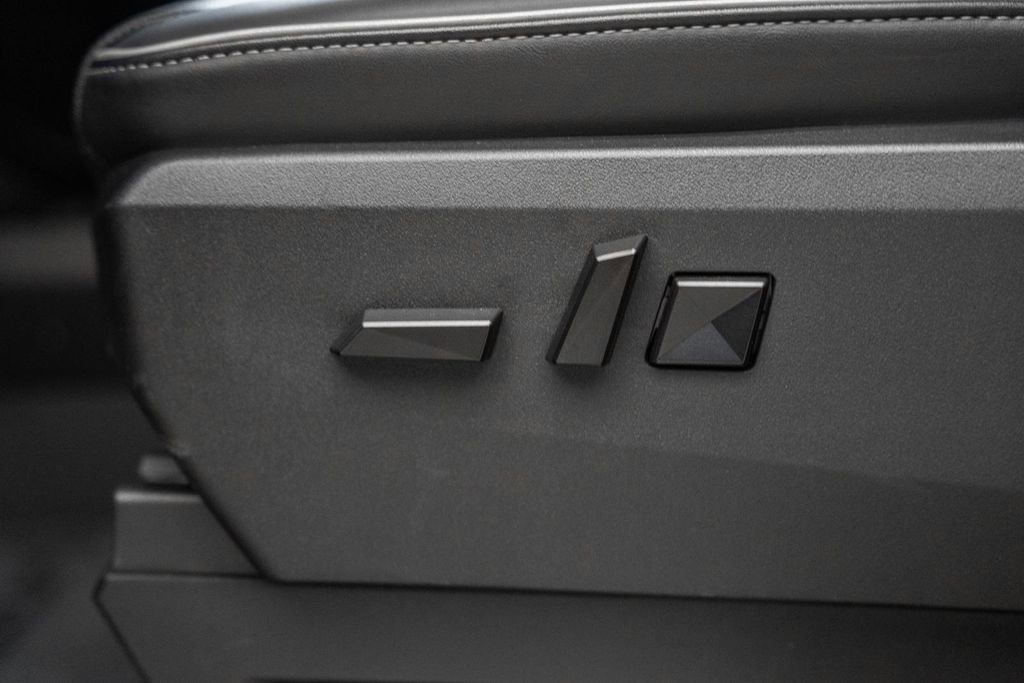 Used 2024 Tesla Cybertruck AWD Crew Cab image 41