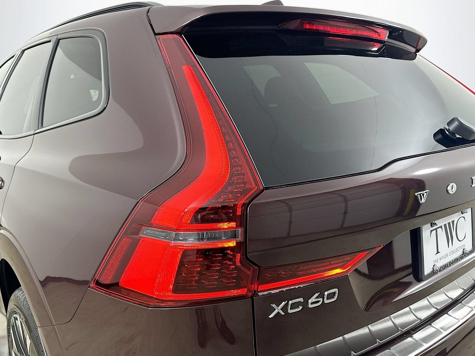 New 2026 Volvo XC60 B5 Ultra w/ Protection Package Premier AWD/4WD image 12