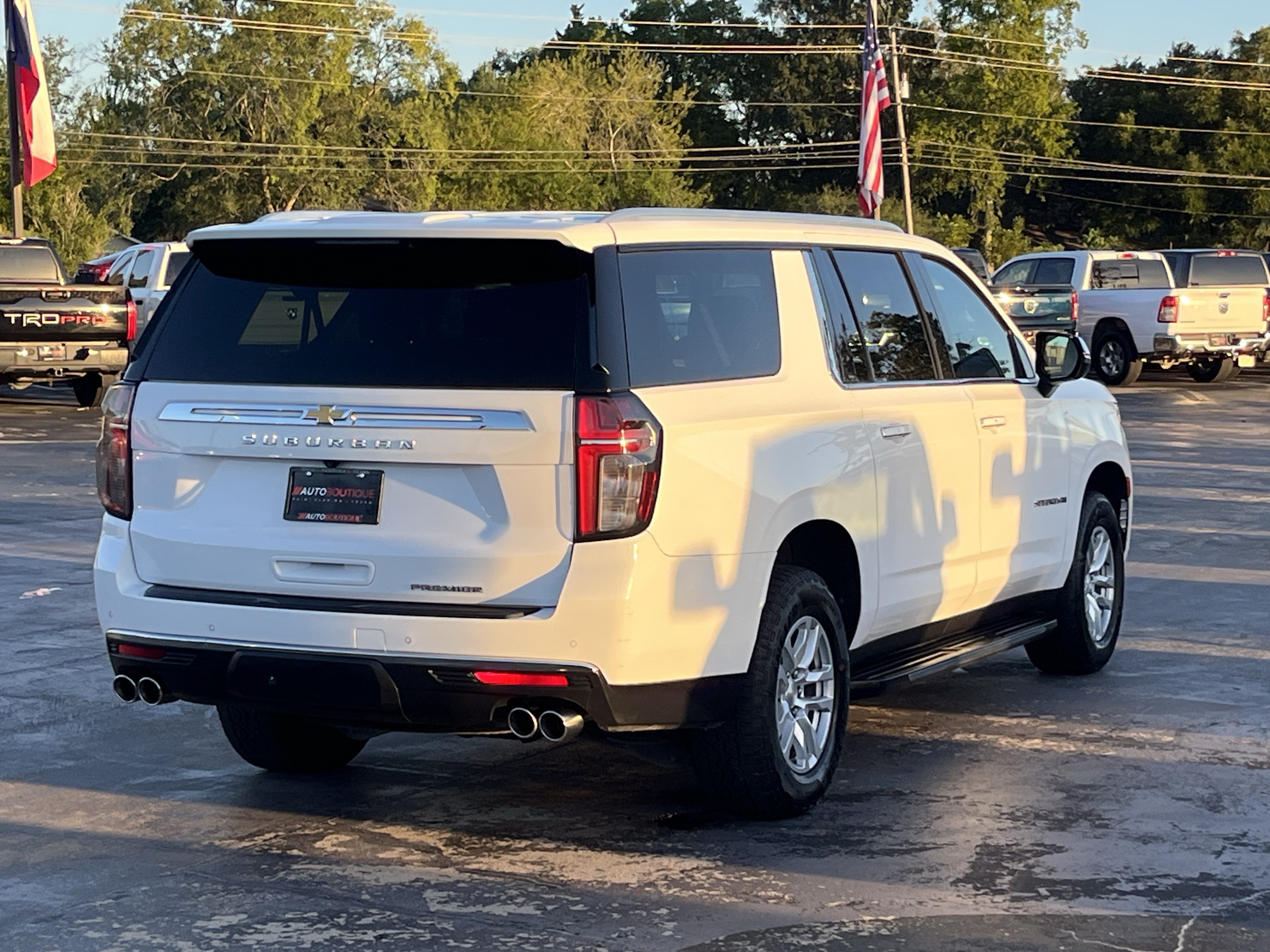 Used 2023 Chevrolet Suburban Premier RWD image 10