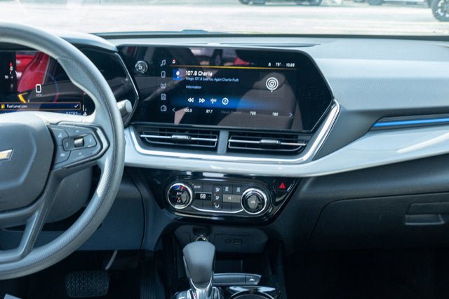Used 2025 Chevrolet Trax LT FWD image 30