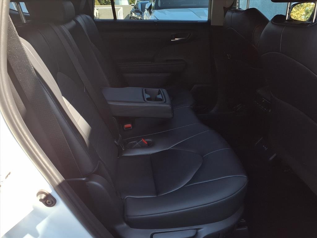 Certified 2025 Toyota Highlander XLE image 23