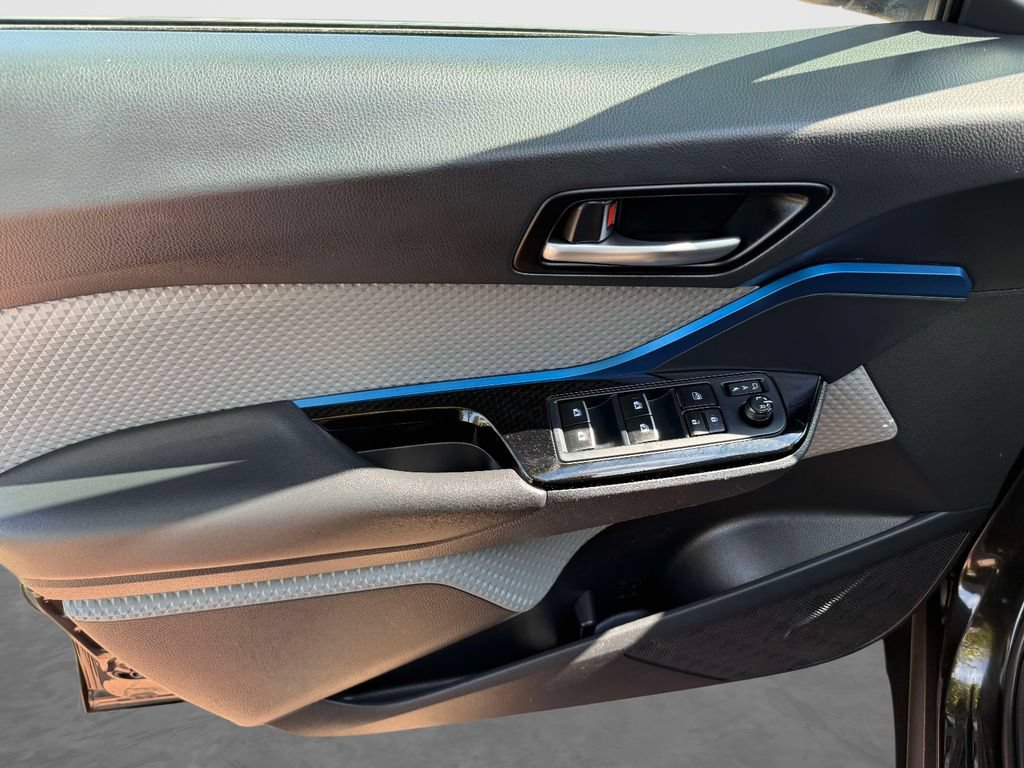 Used 2019 Toyota C-HR XLE FWD image 12