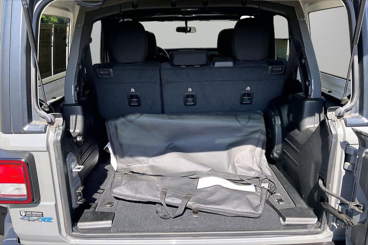 Used 2023 Jeep Wrangler Unlimited w/ Cold Weather Group image 25