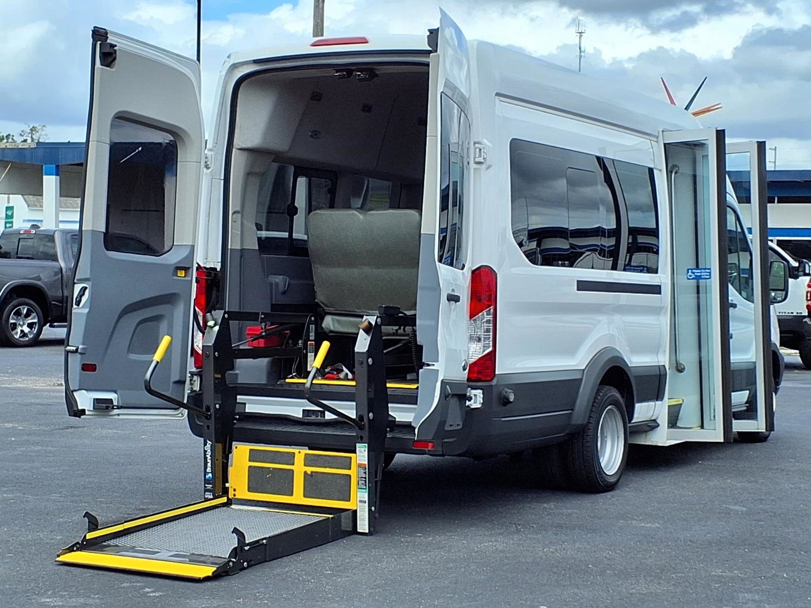 Used 2016 Ford Transit 350 XL image 10