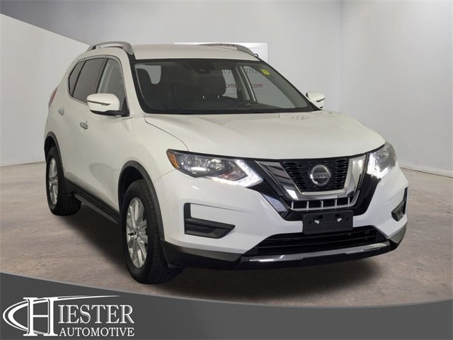 Used 2019 Nissan Rogue SV image 1
