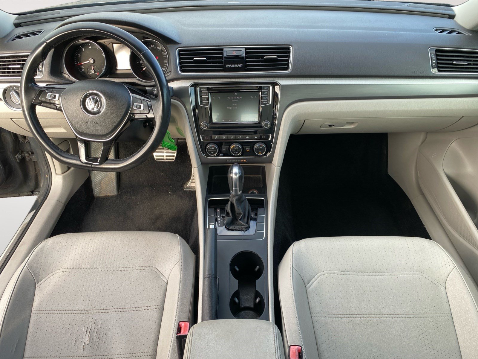 Used 2018 Volkswagen Passat 2.0T R-Line FWD image 12