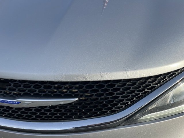 Used 2020 Chrysler Pacifica Limited image 3