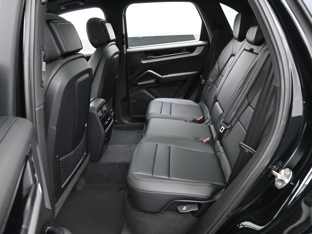 Certified 2026 Porsche Cayenne AWD/4WD image 24