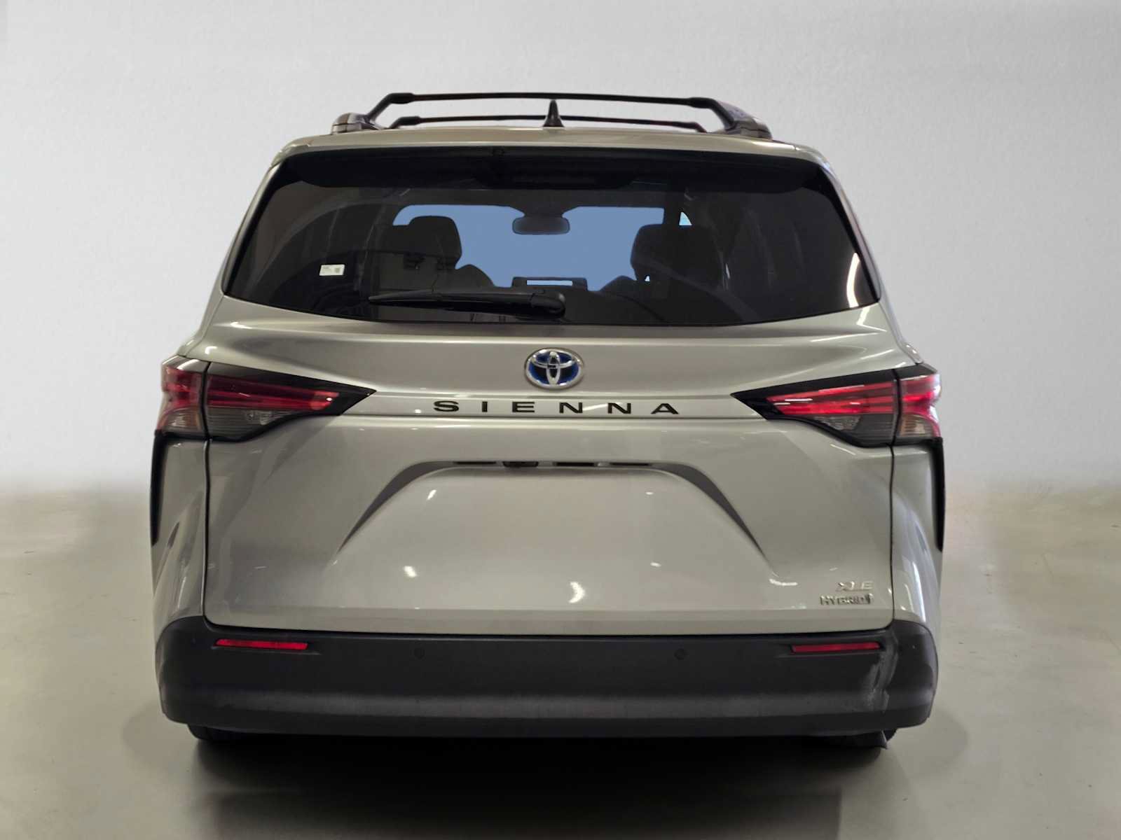 Used 2021 Toyota Sienna XLE w/ XLE Plus Package FWD image 5