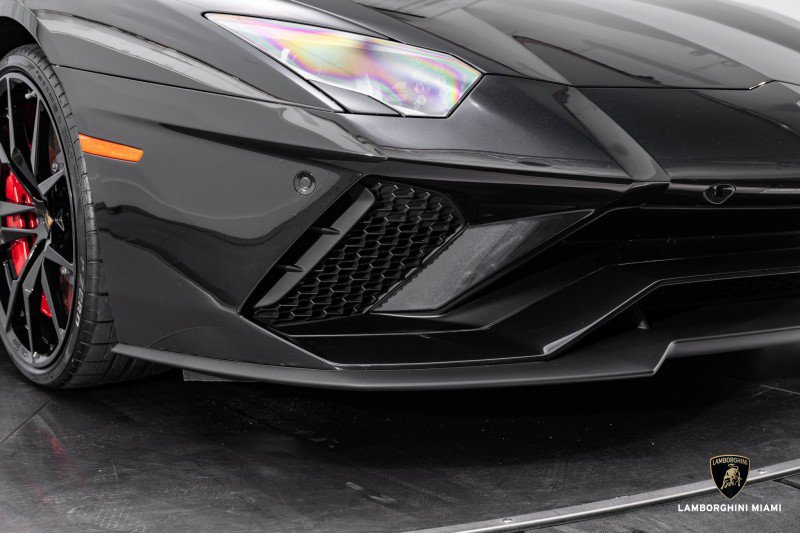 Used 2018 Lamborghini Aventador S image 6