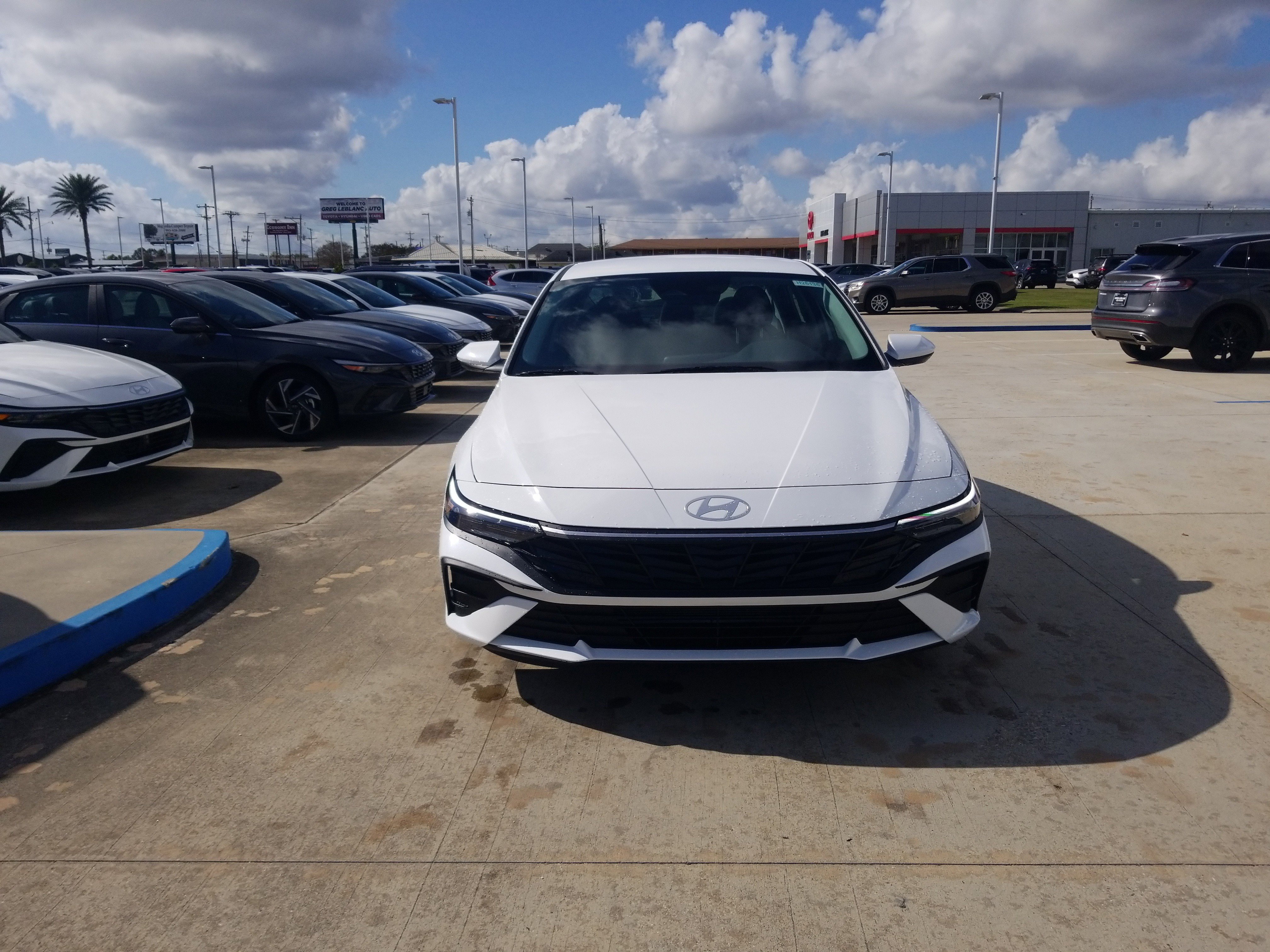 New 2026 Hyundai Elantra SE image 2