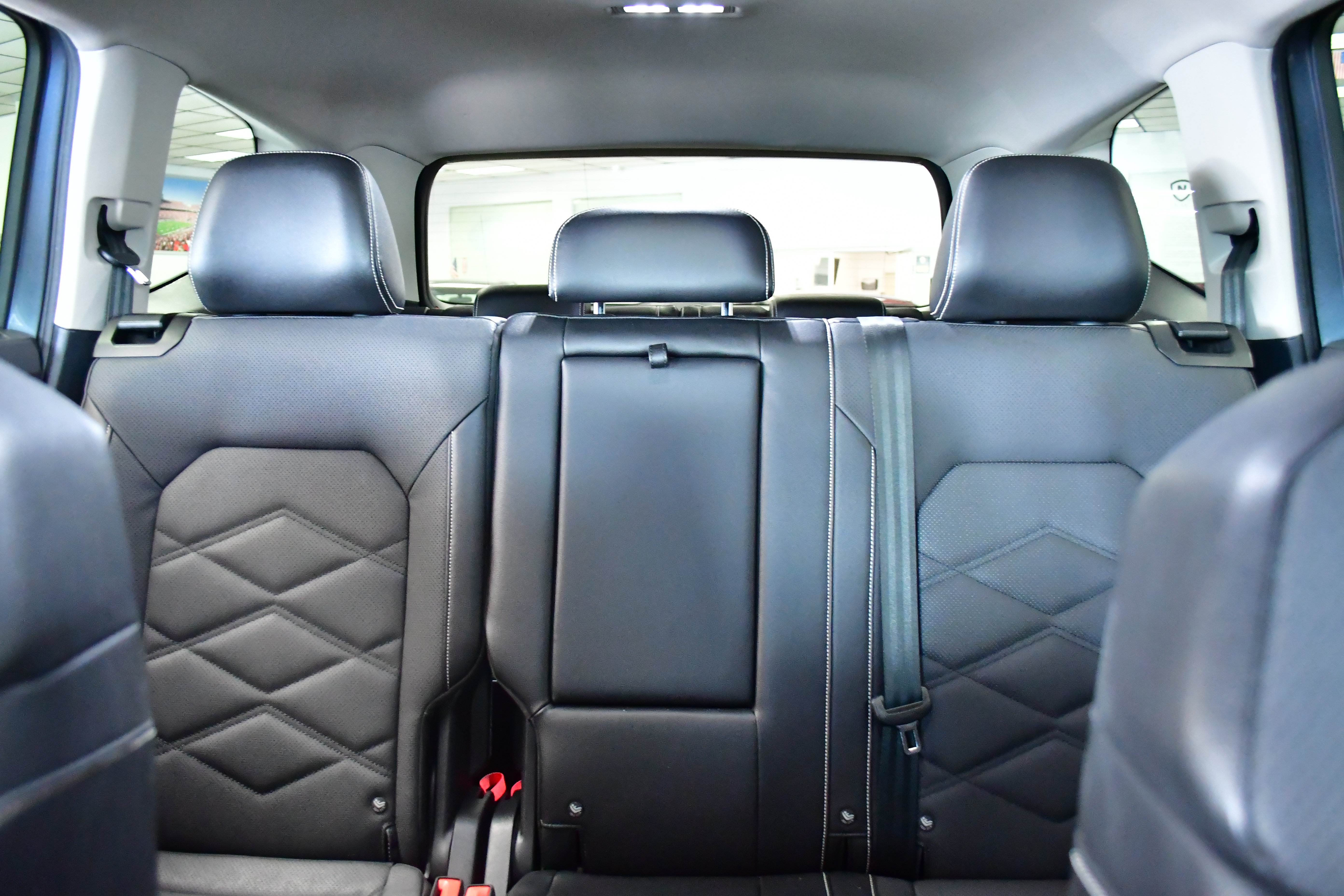 Used 2024 Volkswagen Atlas SE AWD/4WD image 14