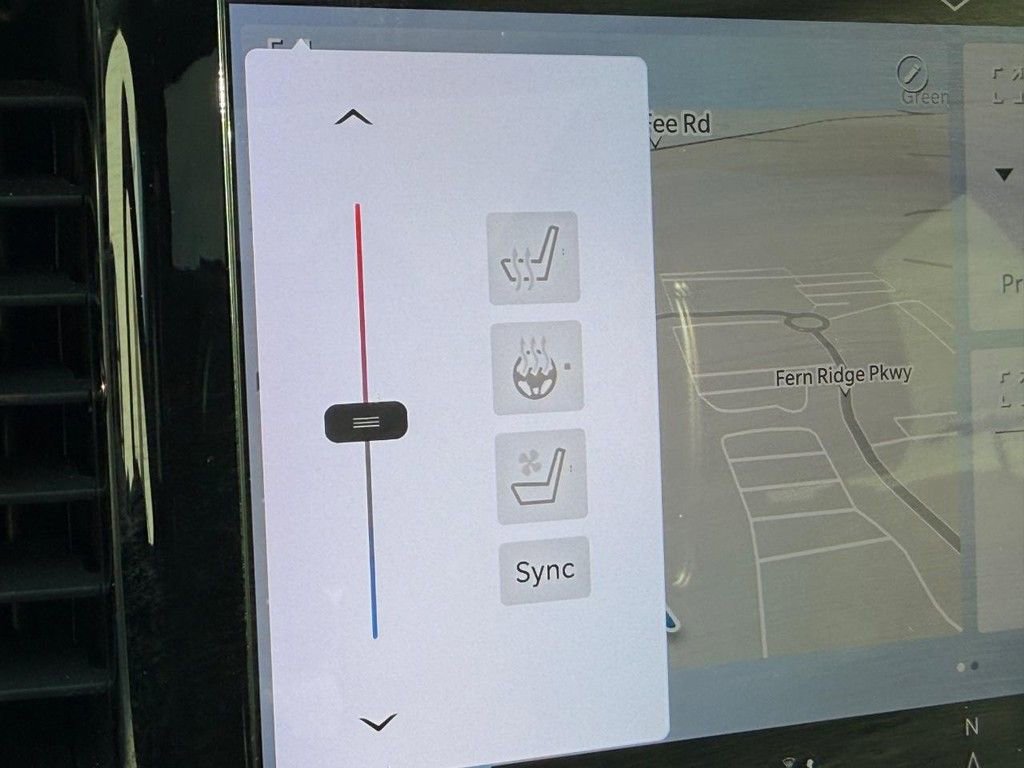 Used 2024 Chrysler Pacifica Limited w/ Uconnect Theater Family Group image 25