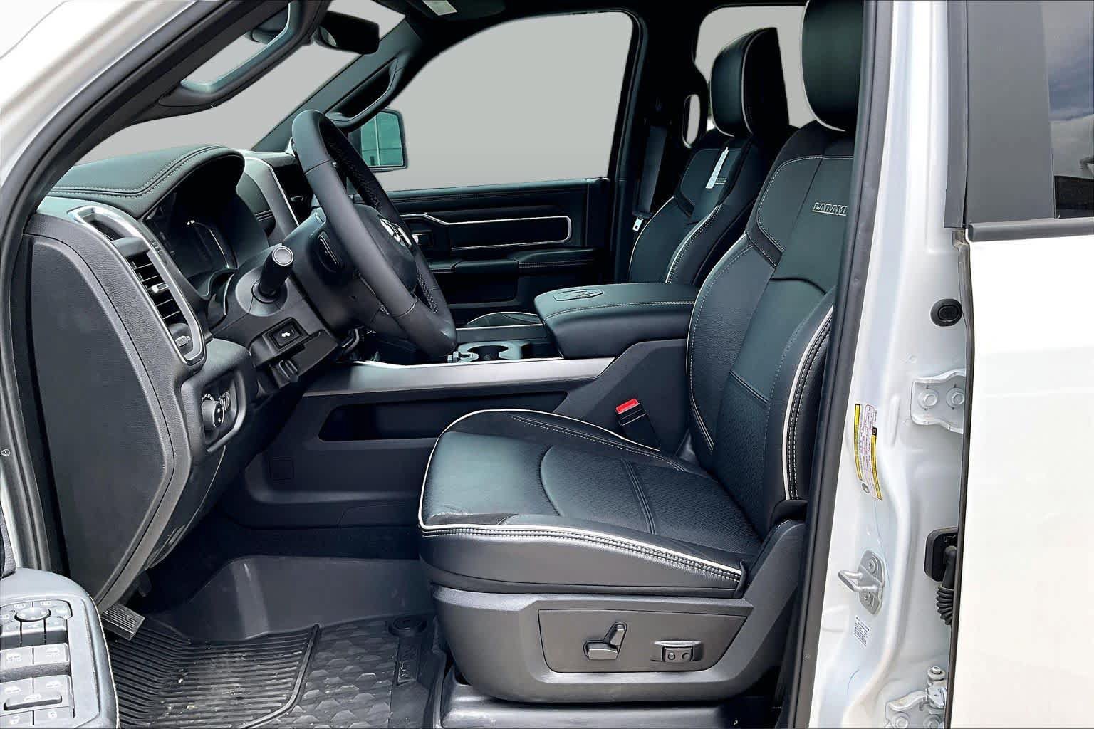 New 2026 RAM 3500 Laramie AWD/4WD image 10
