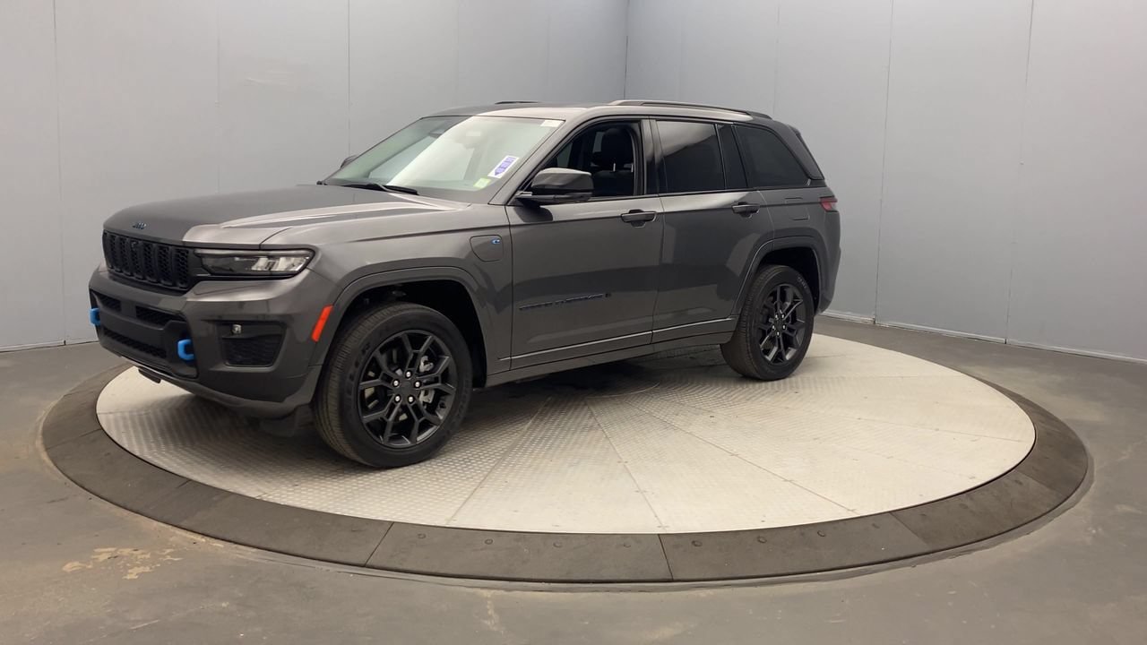 Used 2023 Jeep Grand Cherokee 30th Anniversary AWD/4WD image 9