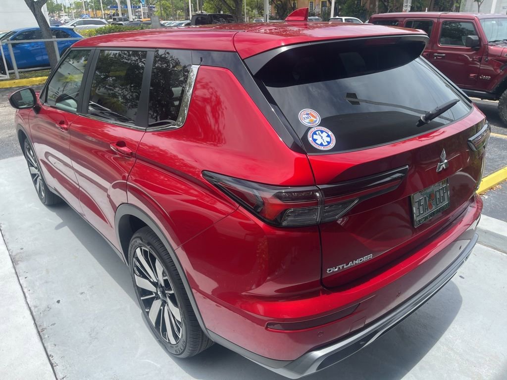 Used 2025 Mitsubishi Outlander SE FWD image 6