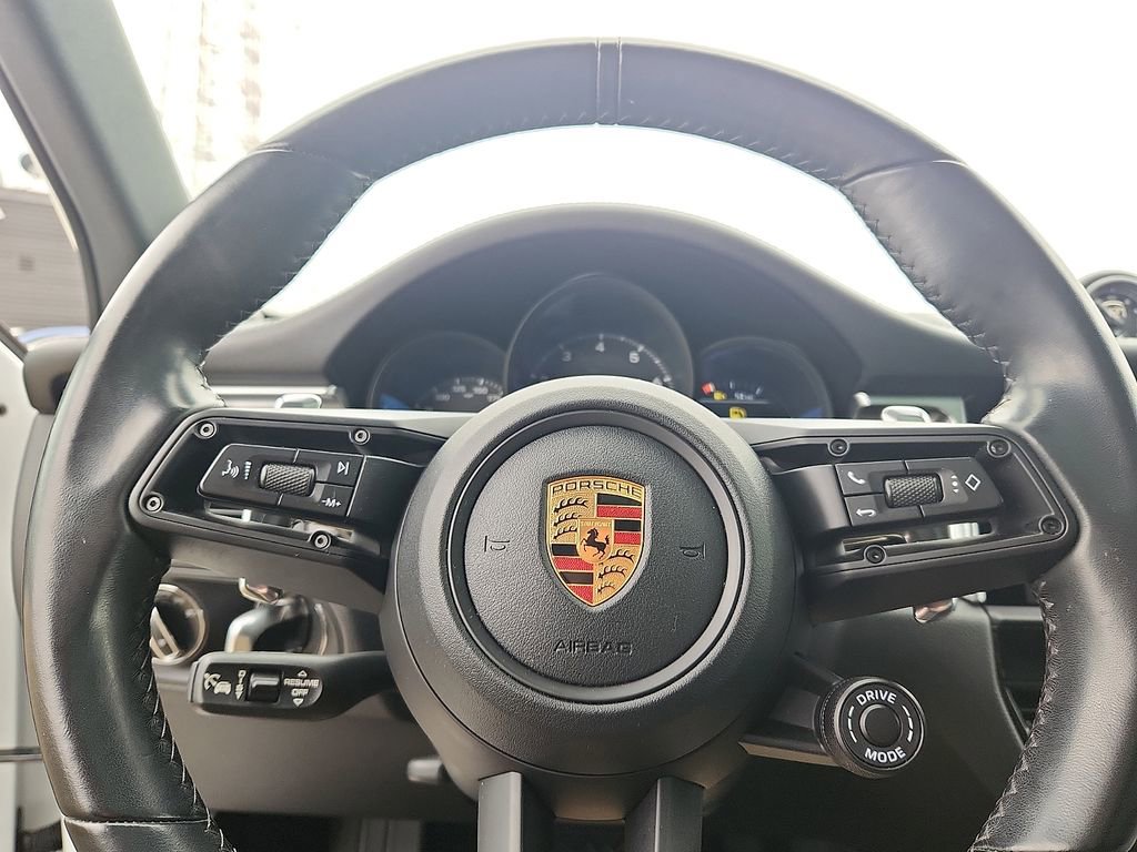 Used 2023 Porsche Macan Turbo image 17