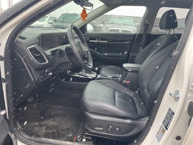 Used 2024 Kia Seltos EX image 19