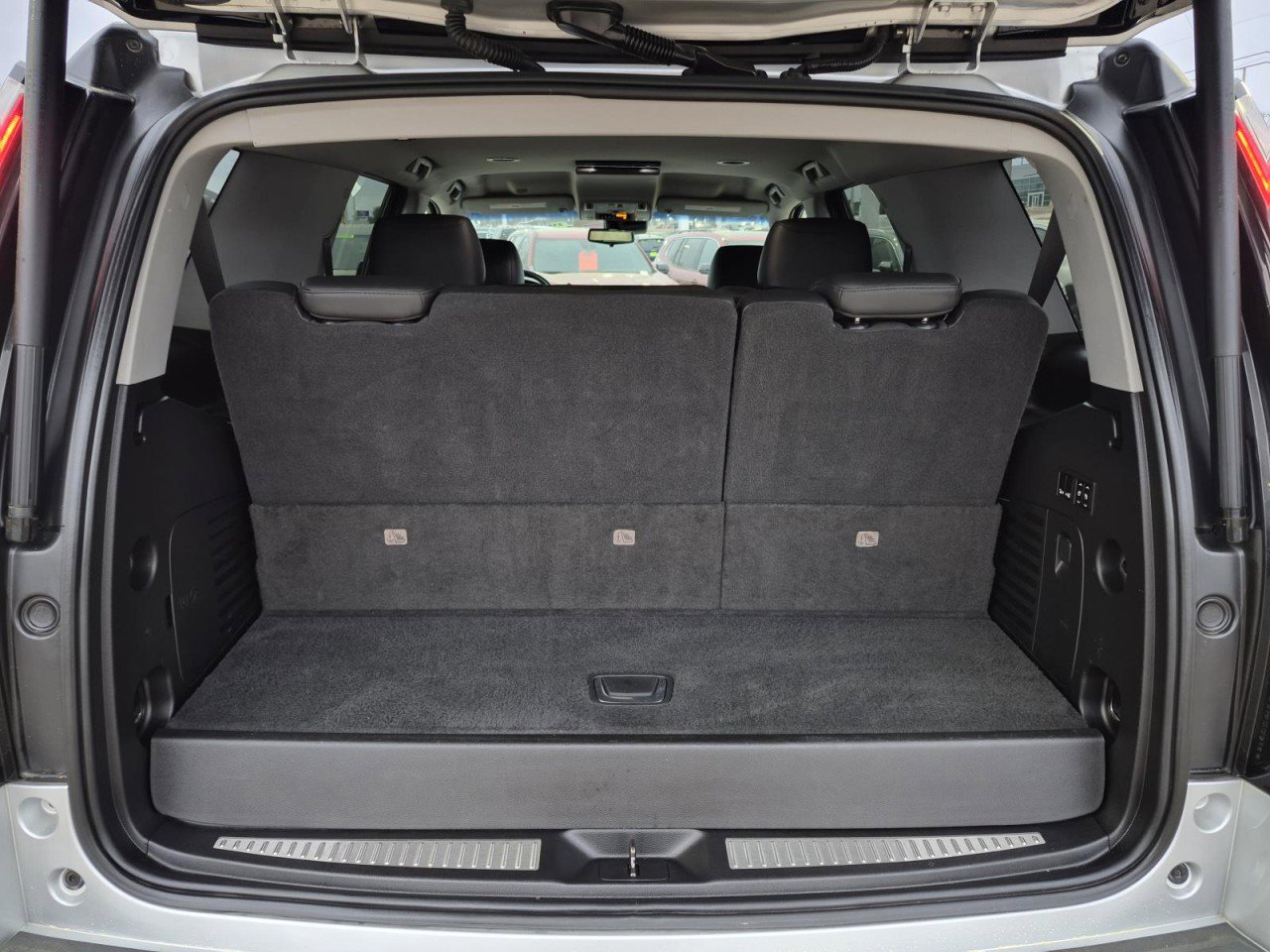 Certified 2020 Cadillac Escalade Premium Luxury image 8