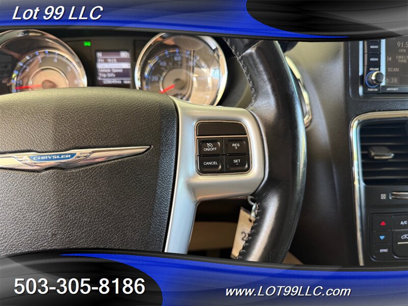 Used 2013 Chrysler Town & Country Touring FWD image 38