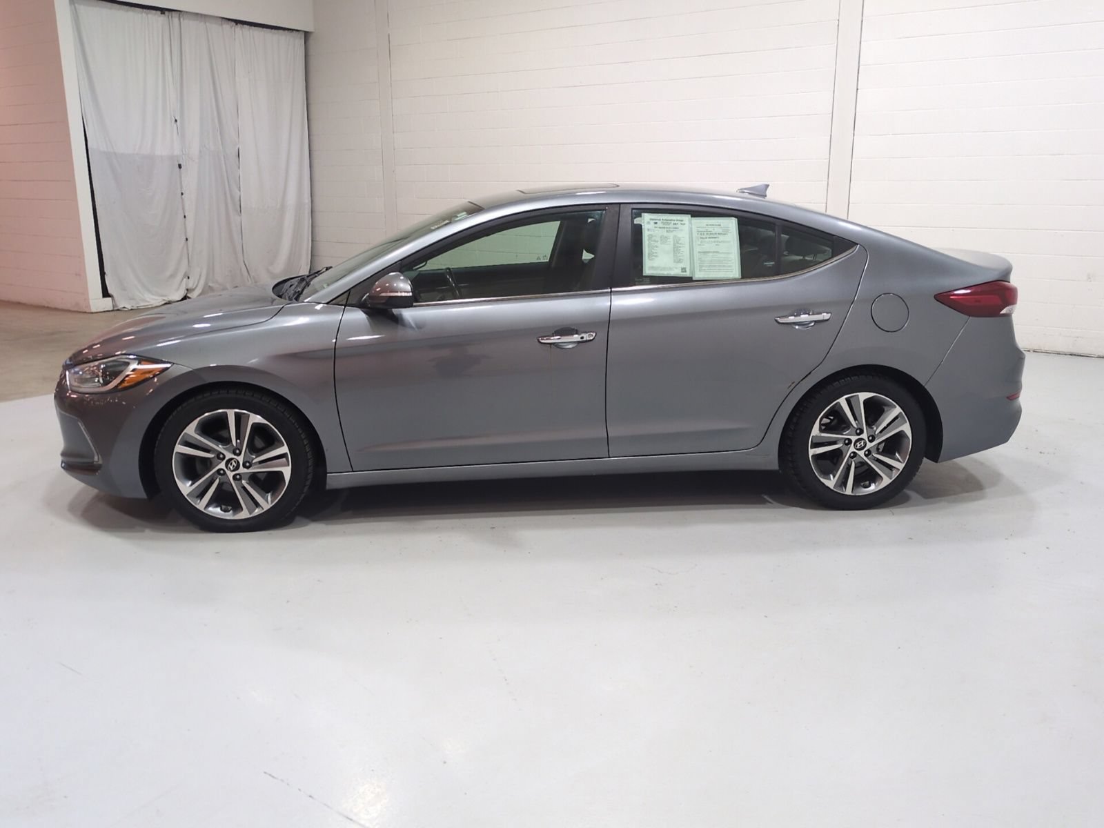 Used 2017 Hyundai Elantra Limited w/ Limited Tech Package 04 FWD image 6