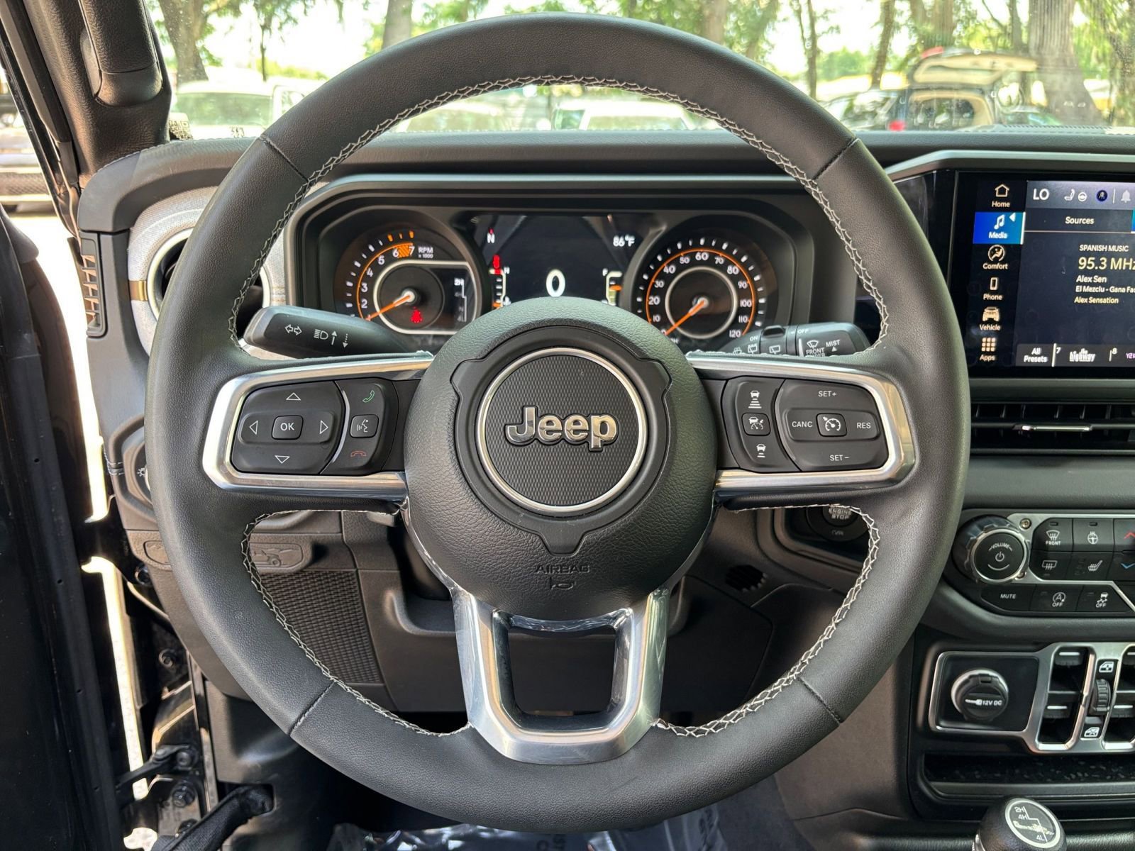 Used 2025 Jeep Wrangler Unlimited Sahara AWD/4WD image 27