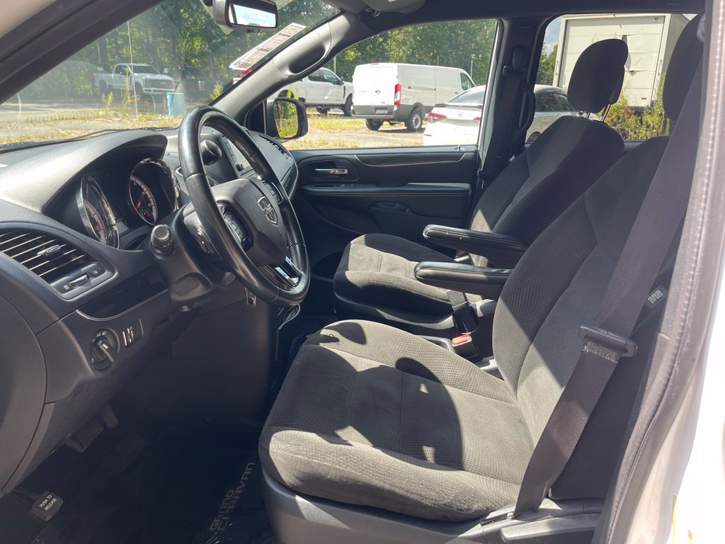 Used 2017 Dodge Grand Caravan SE FWD image 16