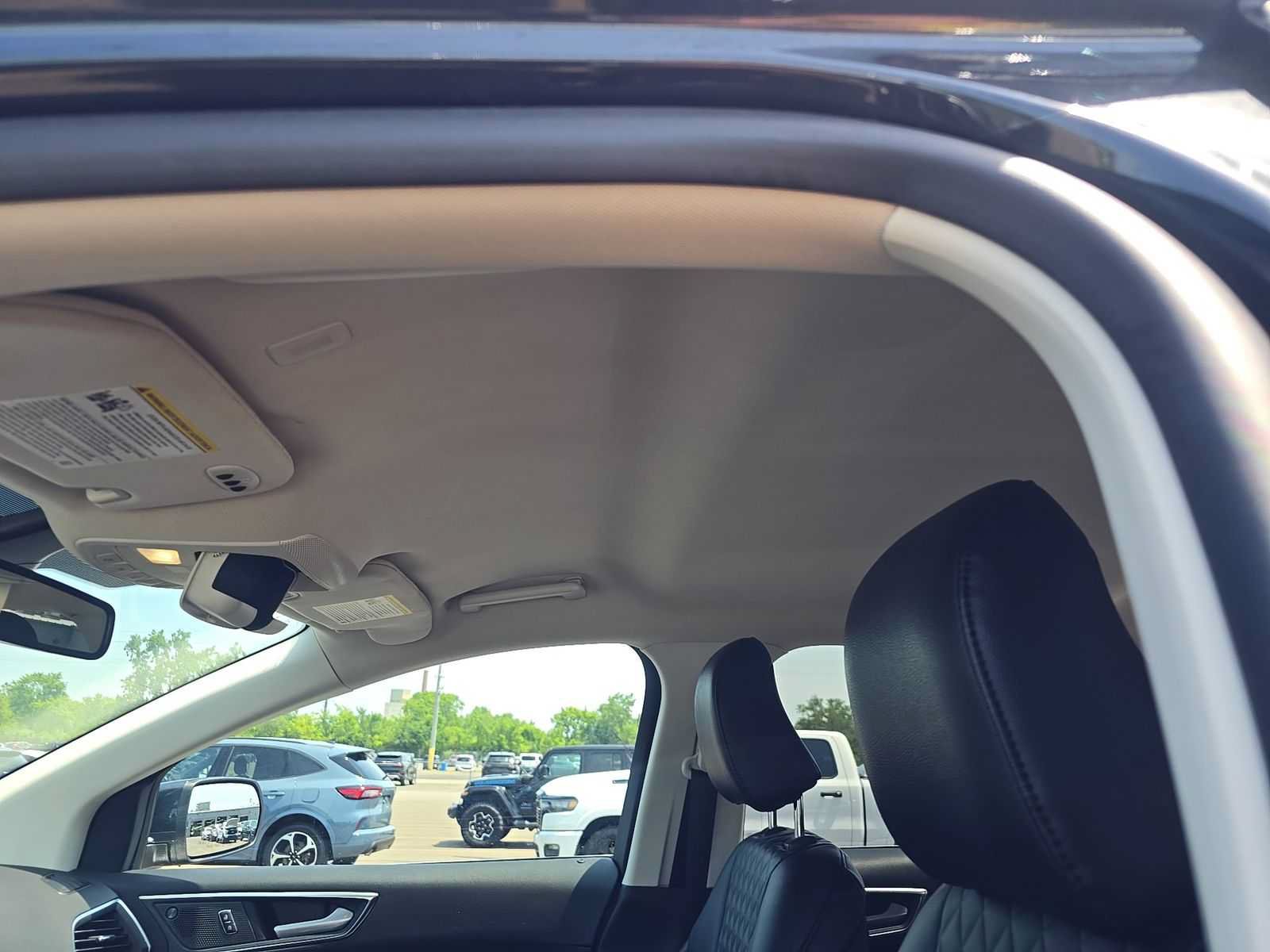 Used 2024 Ford Edge Titanium AWD/4WD image 9