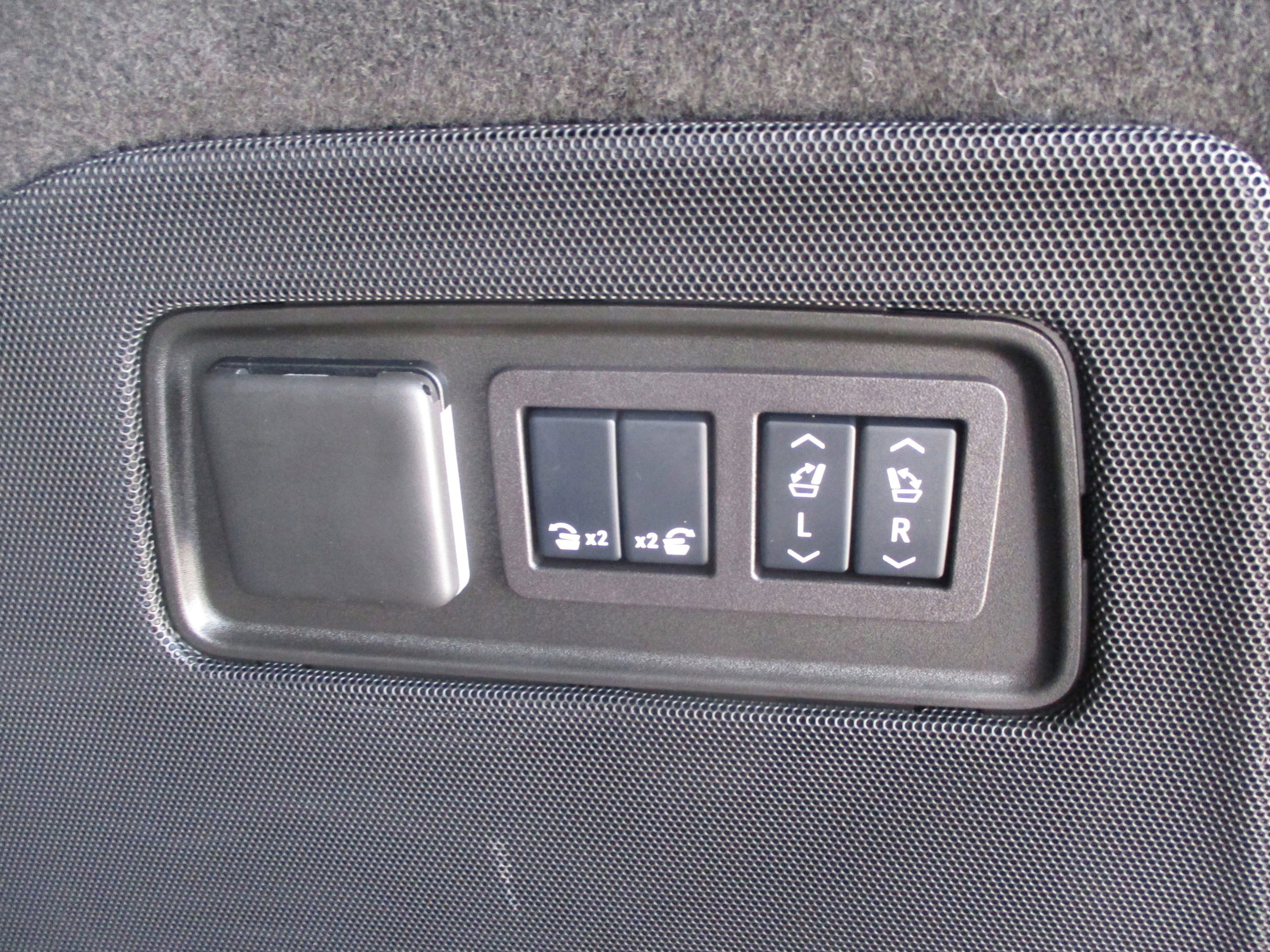 Used 2024 Cadillac Escalade Luxury image 36