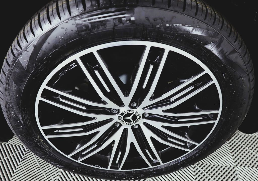 Used 2023 Mercedes-Benz EQS 580 4MATIC SUV w/ Exclusive Trim Package image 7