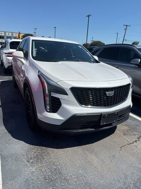 Used 2022 Cadillac XT4 Luxury w/ LPO, ONYX Package FWD image 3