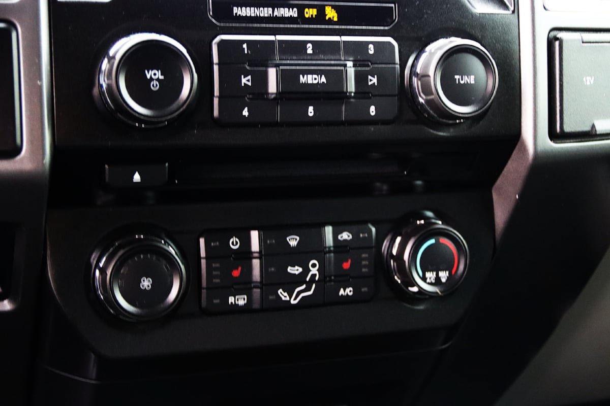 Used 2017 Ford F250 XLT w/ XLT Premium Package AWD/4WD image 41