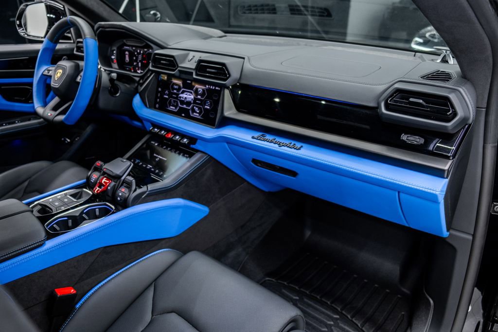Used 2025 Lamborghini Urus SE image 33