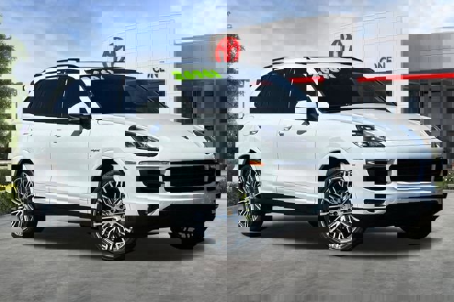 Used 2018 Porsche Cayenne S image 2