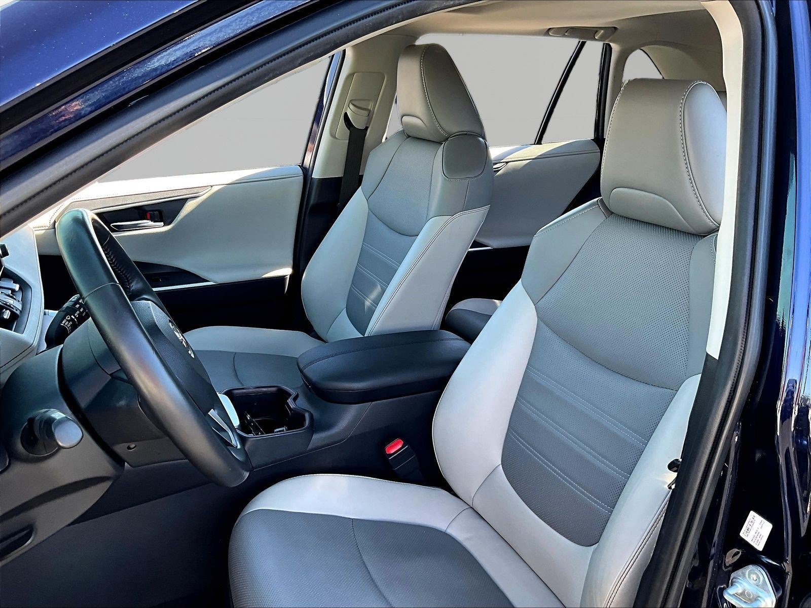 Used 2022 Toyota RAV4 Limited AWD/4WD image 21