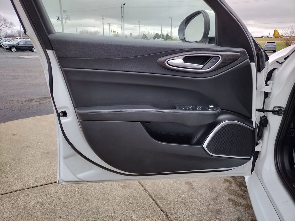 Used 2022 Alfa Romeo Giulia Ti image 10