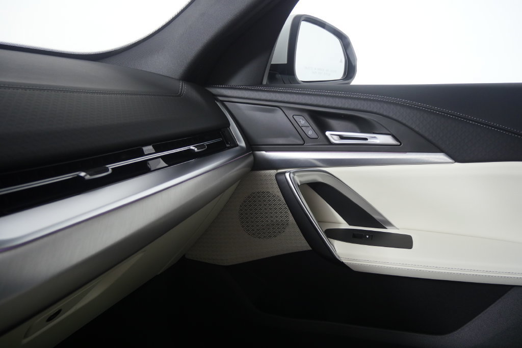 New 2027 BMW X2 xDrive28i AWD/4WD image 19